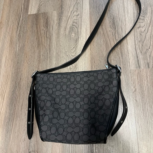 Vintage Style Coach Purse - Excellent Condition! - Picture 2 of 4